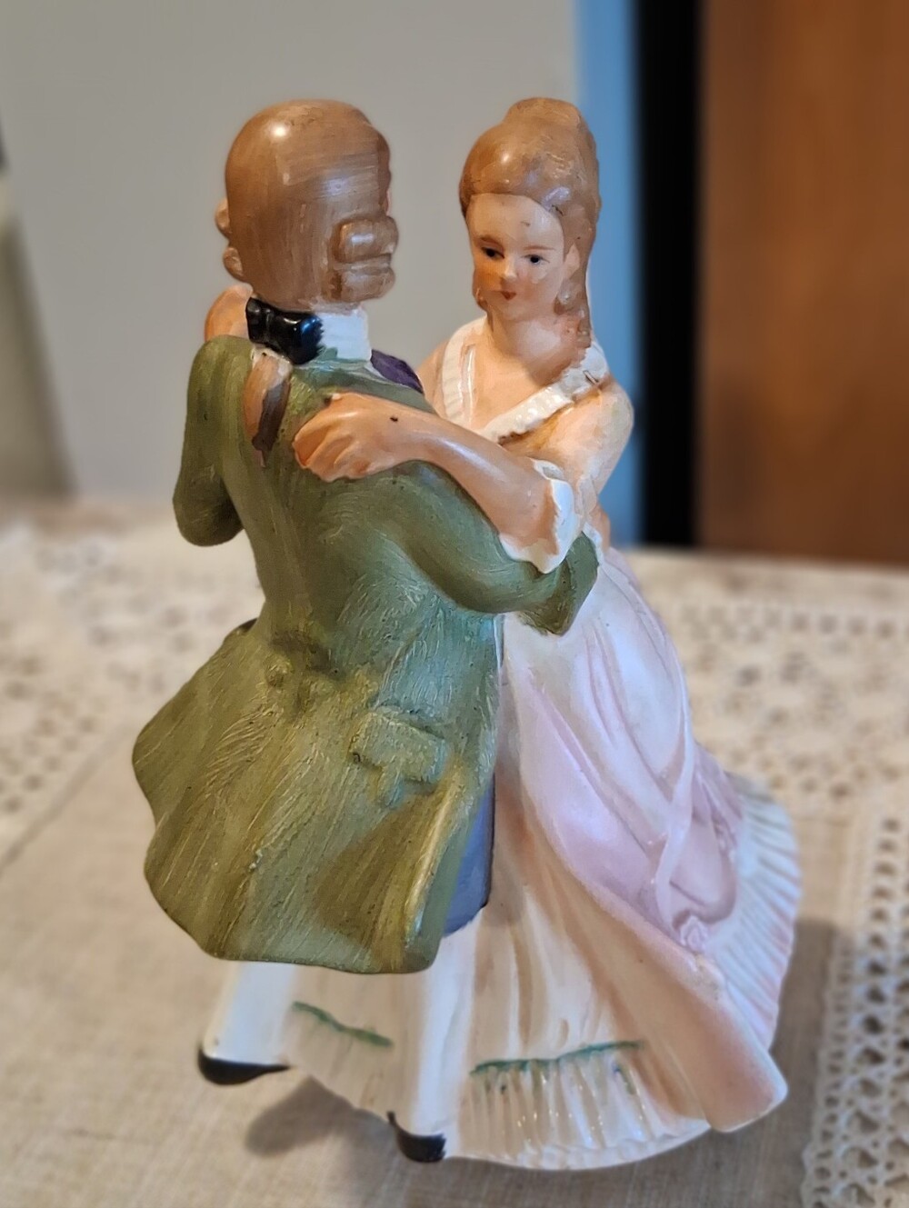 Vintage Colonial Couple Dancing To "Lara's Theme" Rotating Music Box Japan